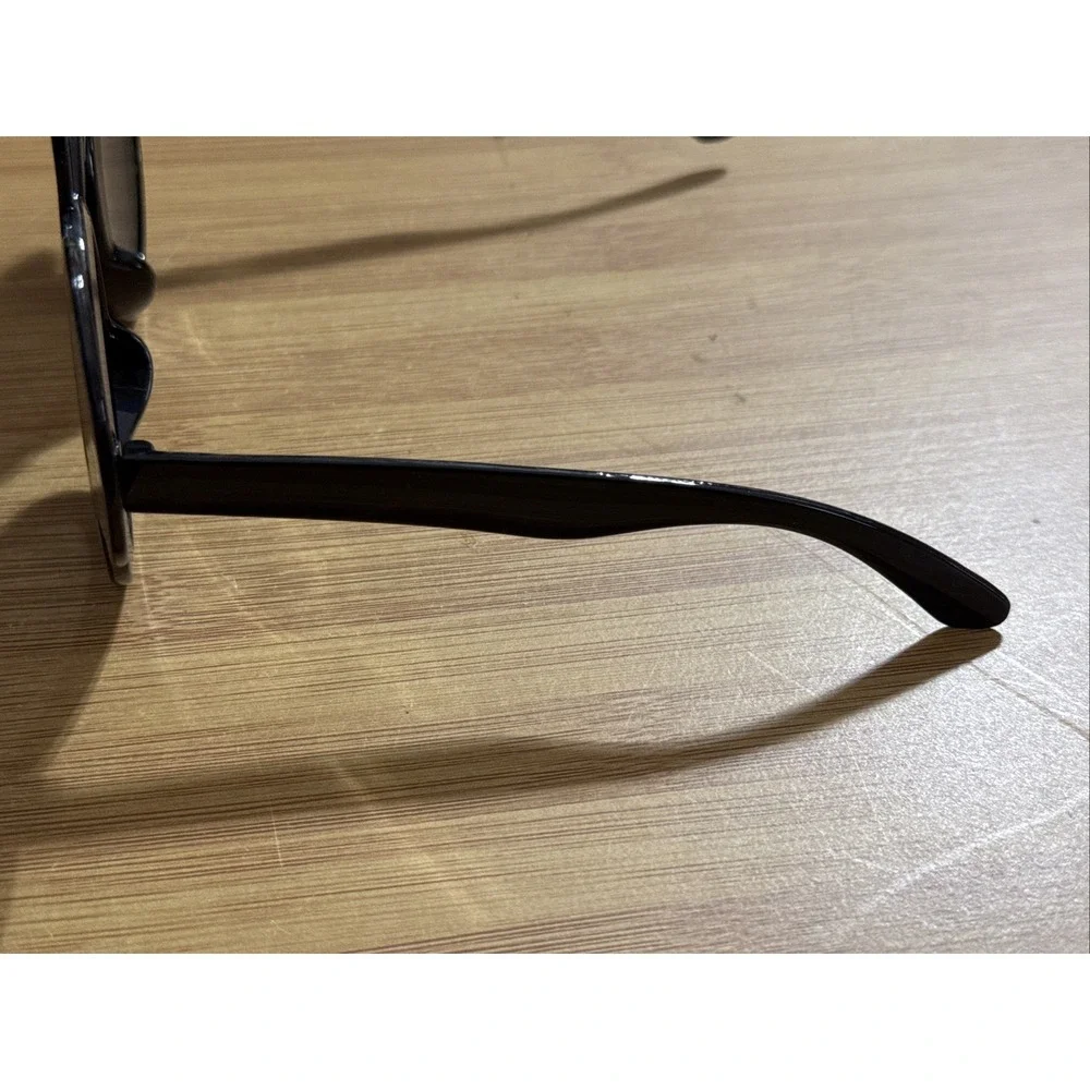 The Unbranded Brand activity sunnies